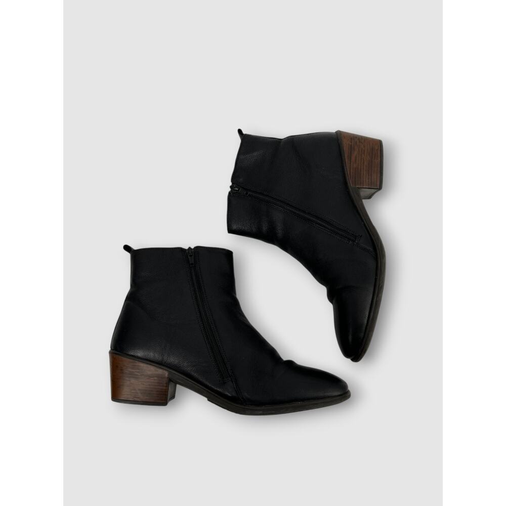 Naot Black Leather Side Zip Ankle Boot Block Heel Pointed Toe Size 41 - Picture 6 of 6